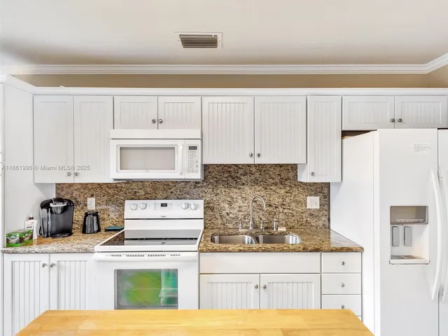 $359,000 | 120 Cypress Club Drive, Unit 202, Pompano Beach, FL 33060