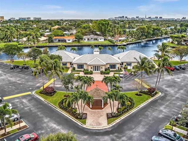 $359,000 | 120 Cypress Club Drive, Unit 202, Pompano Beach, FL 33060