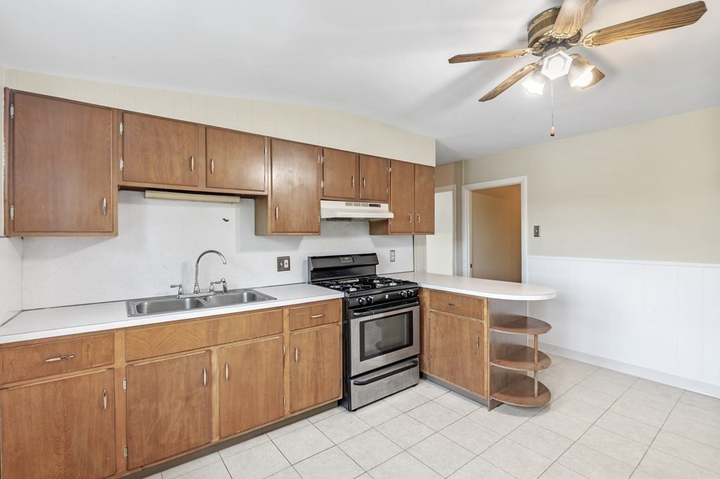 56 Ralph Street, Unit 56 Watertown, MA 02472 - Photo 5 of 20 Gallery Image 5