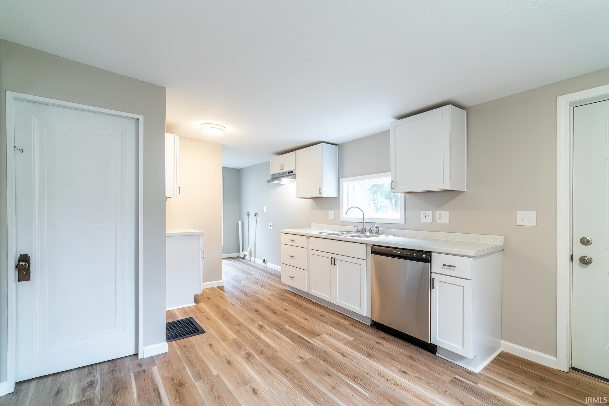 807 Wagner Street Fort Wayne, IN 46805 - Photo 2 of 26