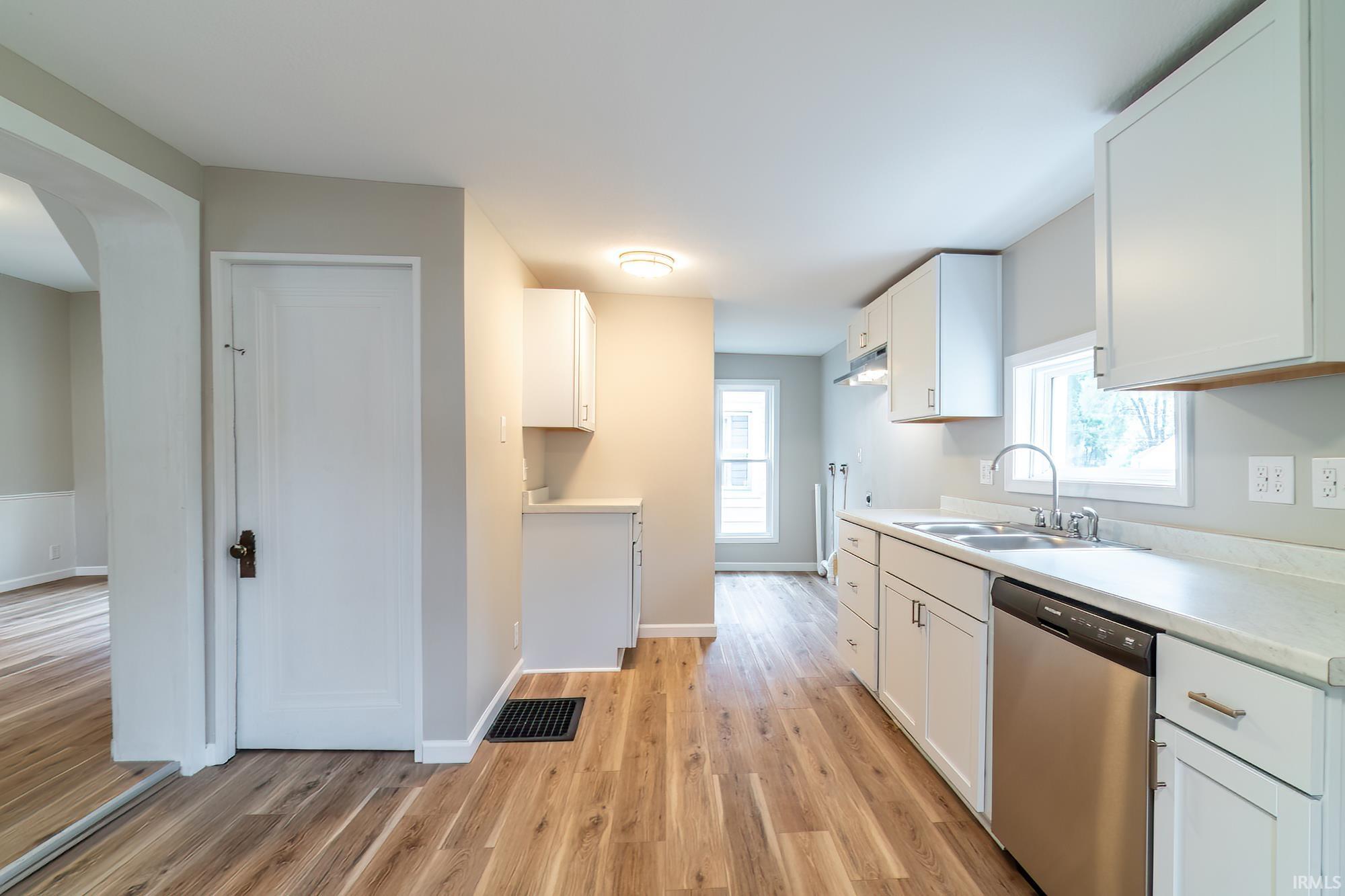 807 Wagner Street Fort Wayne, IN 46805 - Photo 3 of 26