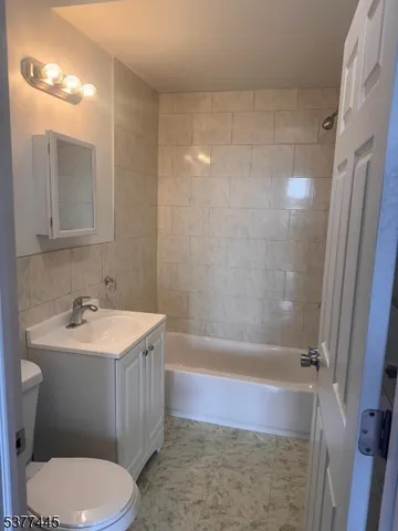 $1,895 | 231 Dayton Avenue, Unit 5, Clifton, NJ 07011