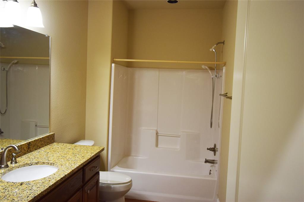 3901 Montecito Drive, Unit 2016 Denton, TX 76210 - Photo 11 of 15 The guest bath sports a combination bath and shower.