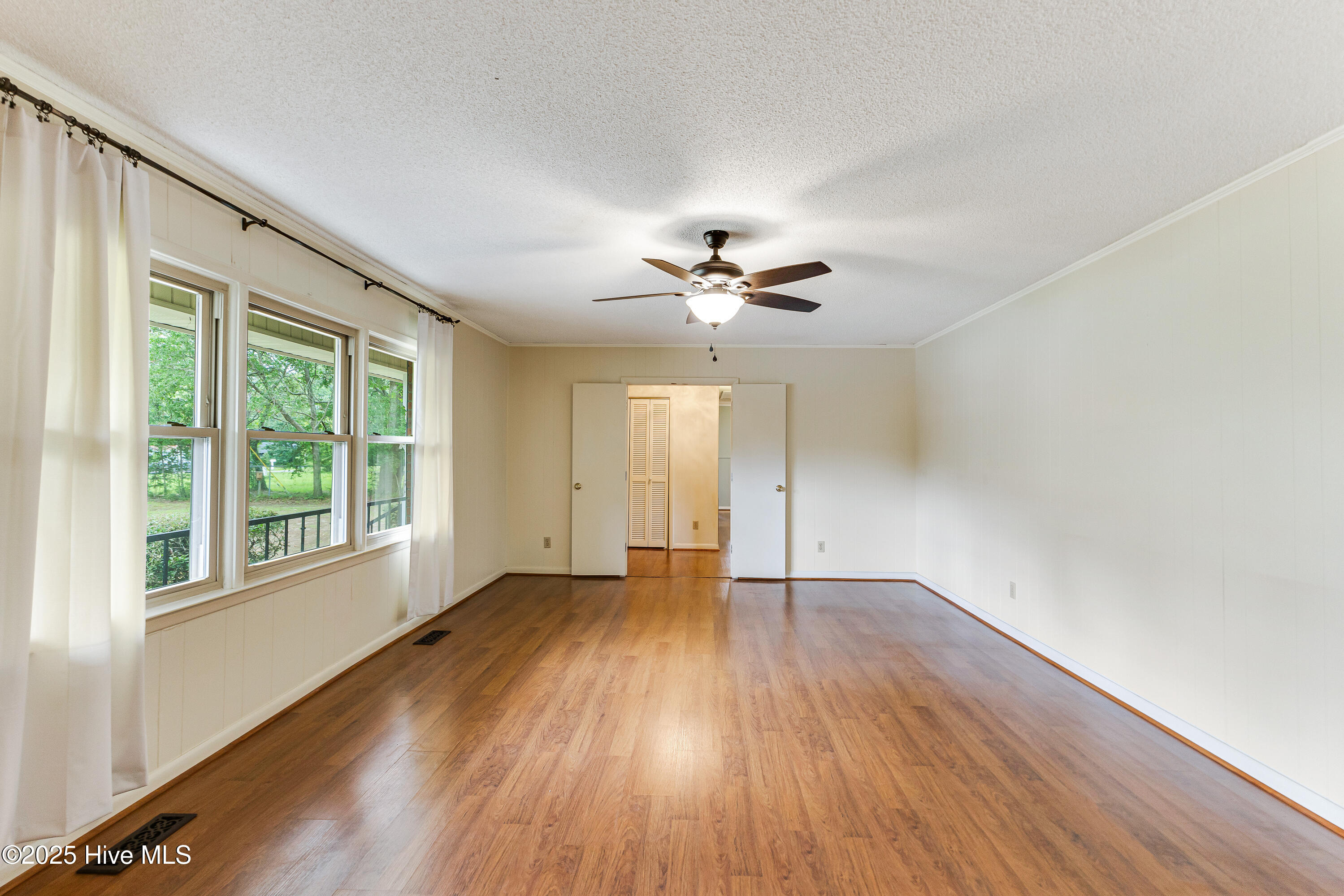 2163 Boones Neck Road Southwest Supply, NC 28462 - Photo 3 of 41 Living Room