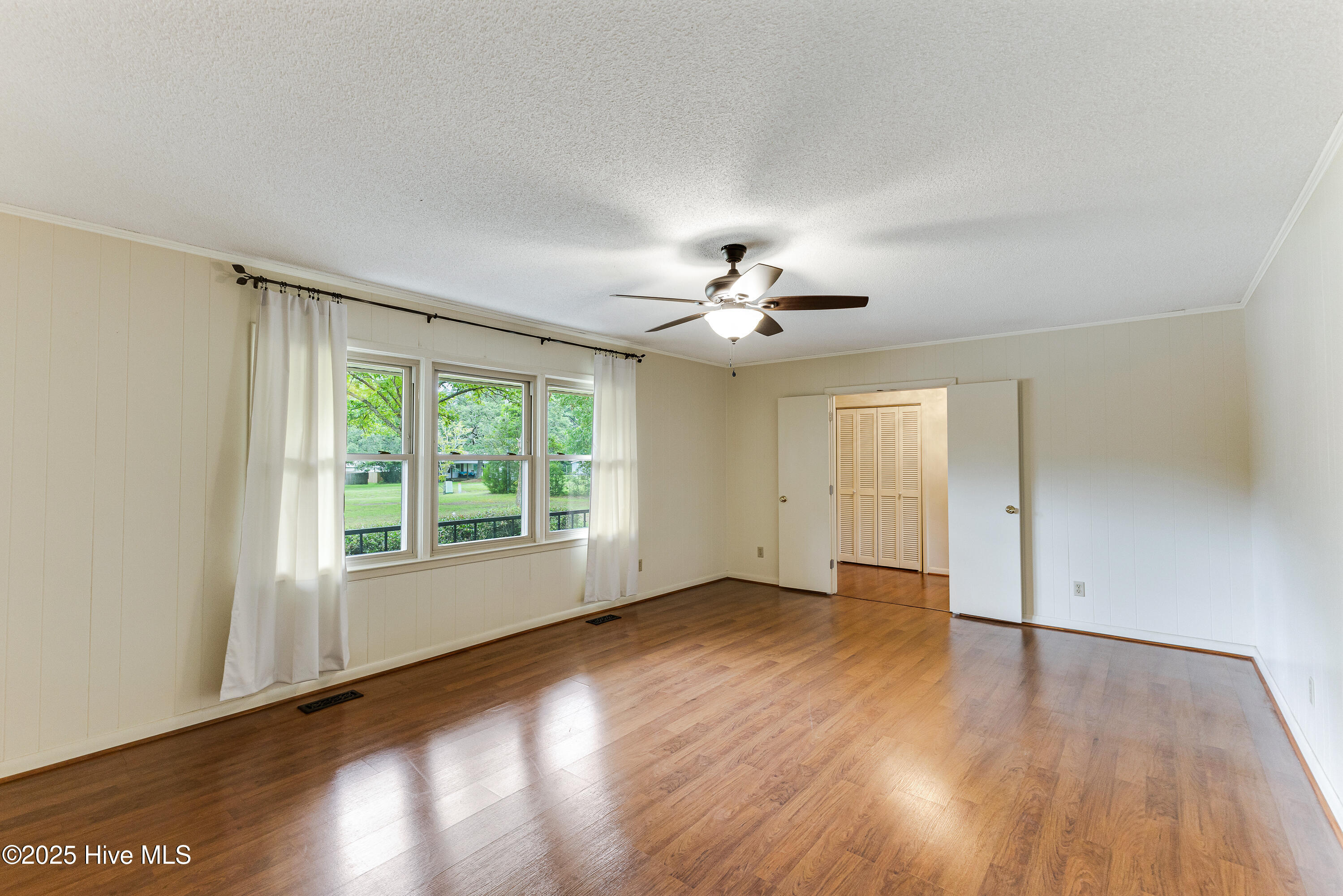 2163 Boones Neck Road Southwest Supply, NC 28462 - Photo 4 of 41 Living Room