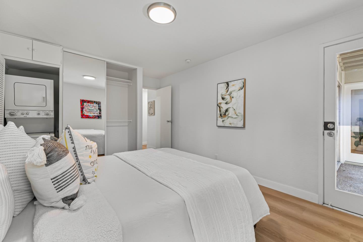 280 Easy Street, Unit 311 Mountain View, CA 94043 - Photo 17 of 29 a bedroom with a bed and a couch