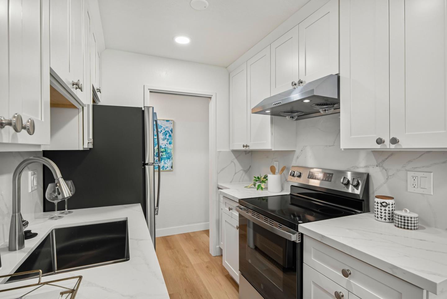 280 Easy Street, Unit 311 Mountain View, CA 94043 - Photo 9 of 29 a kitchen with stainless steel appliances a stove a sink and a refrigerator