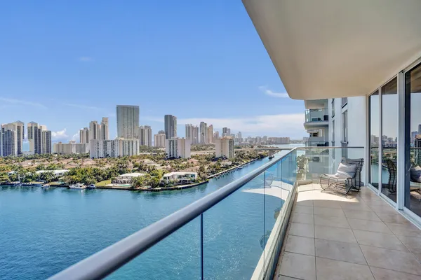 $1,395,000 | 19707 Turnberry Way, Unit 18J, Aventura, FL 33180