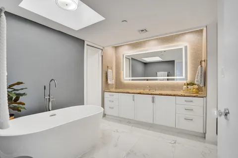 $1,395,000 | 19707 Turnberry Way, Unit 18J, Aventura, FL 33180