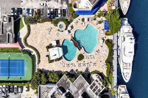 $1,395,000 | 19707 Turnberry Way, Unit 18J, Aventura, FL 33180