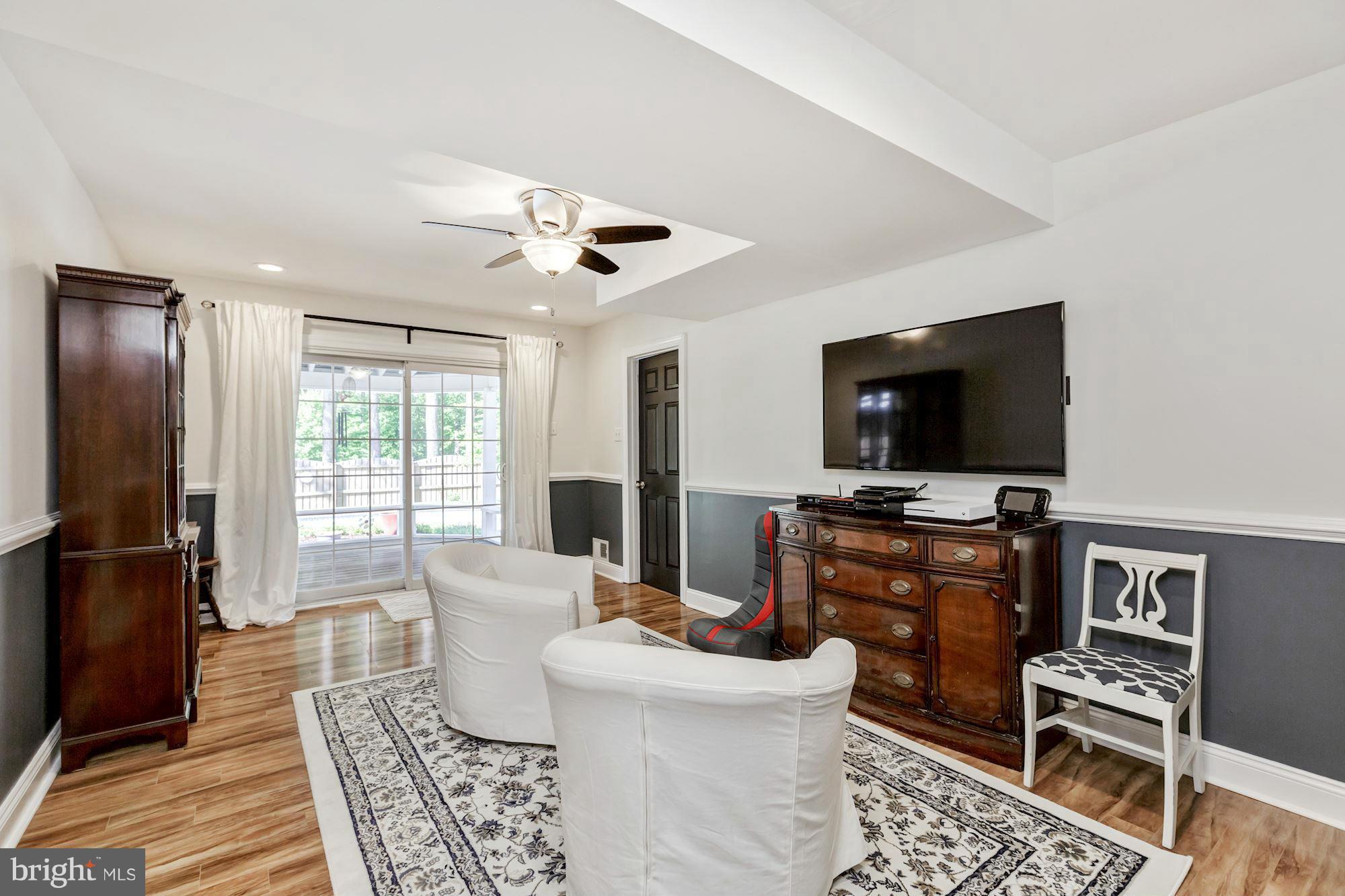1043 Springhill Way Gambrills, MD 21054 - Photo 3 of 29 Living Room