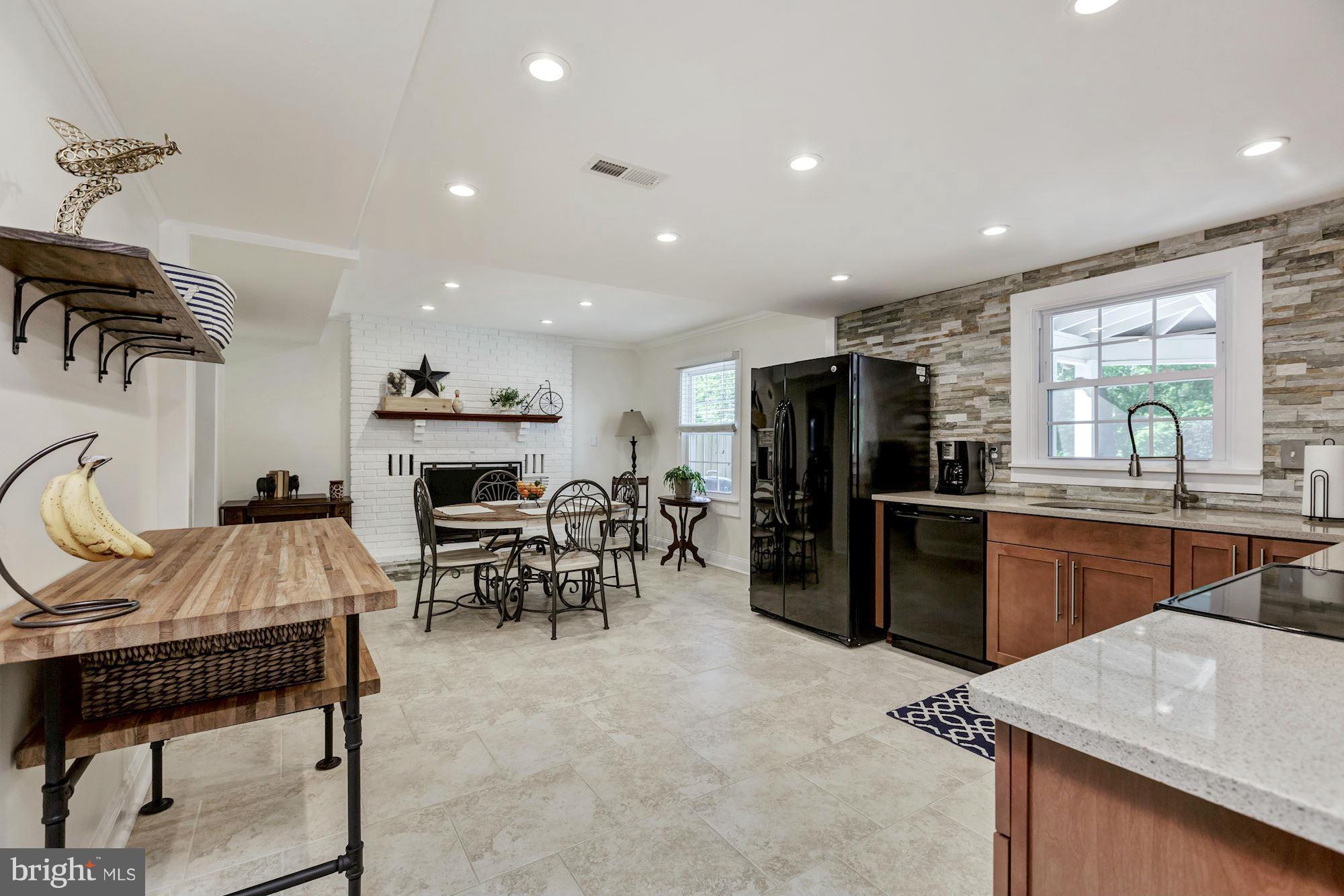 1043 Springhill Way Gambrills, MD 21054 - Photo 5 of 29 Kitchen