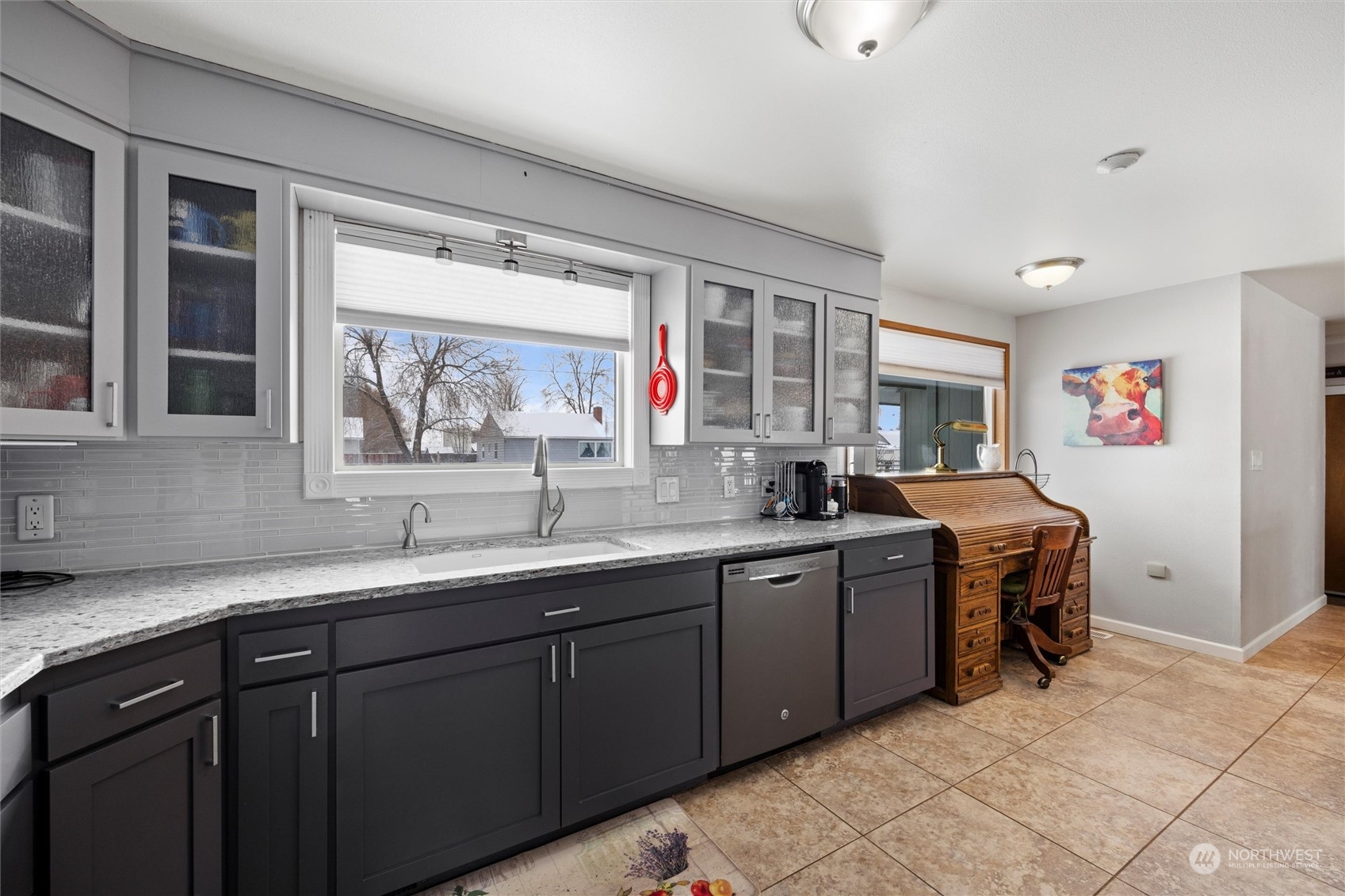 223 Hanson Road Touchet, WA 99360 - Photo 11 of 38 a kitchen with cabinets a sink and appliances