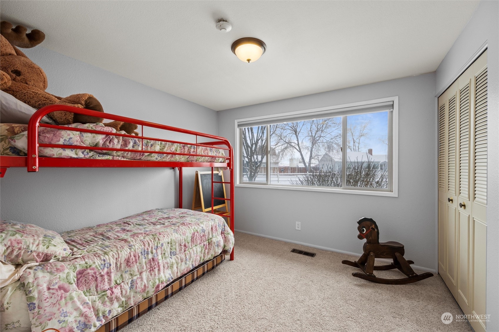 223 Hanson Road Touchet, WA 99360 - Photo 20 of 38 a bedroom with a bed and window