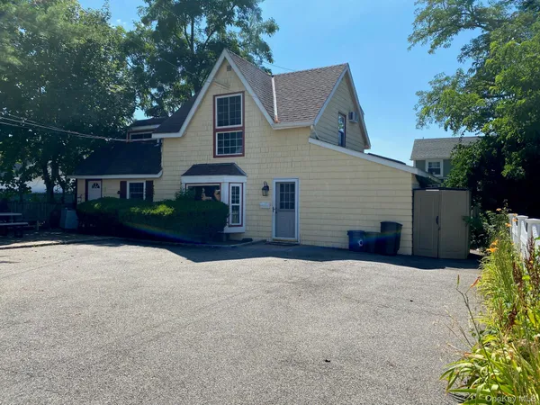 $3,500 | 18 A Carlton Avenue, Port Washington, NY 11050