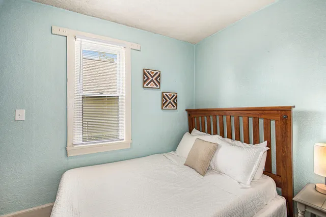 $179,900 | 292 6th Avenue, Manistee, MI 49660