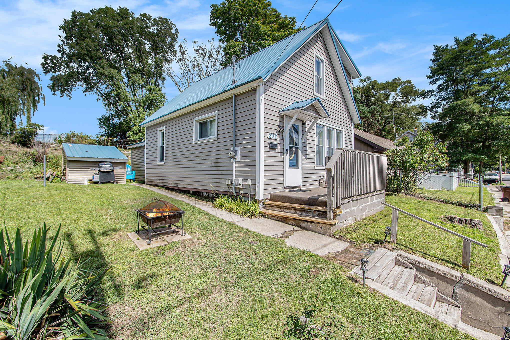 292 6th Avenue Manistee, MI 49660 - Photo 2 of 27 002_dsc_4341_264
