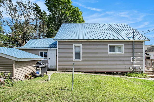 $179,900 | 292 6th Avenue, Manistee, MI 49660