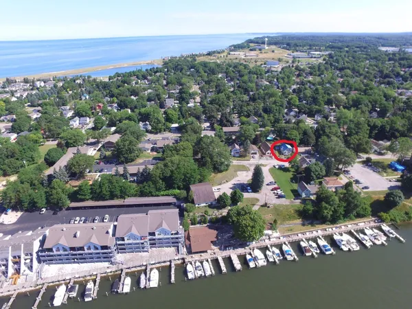 $174,900 | 292 6th Avenue, Manistee, MI 49660