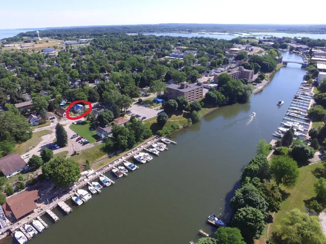 $179,900 | 292 6th Avenue, Manistee, MI 49660