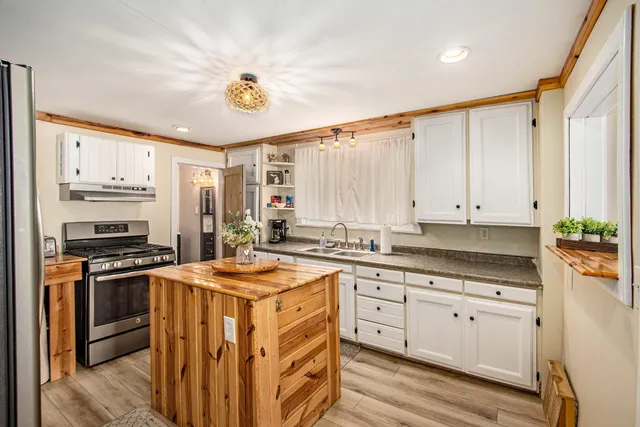 $179,900 | 292 6th Avenue, Manistee, MI 49660