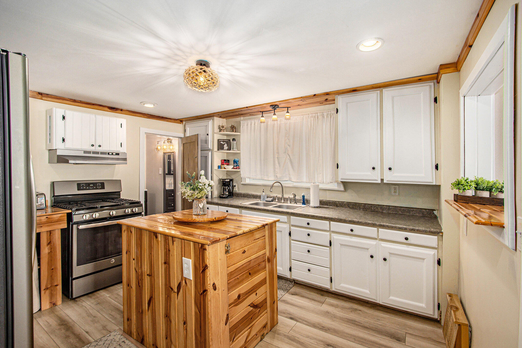 292 6th Avenue Manistee, MI 49660 - Photo 9 of 27 009_dsc_4327_2