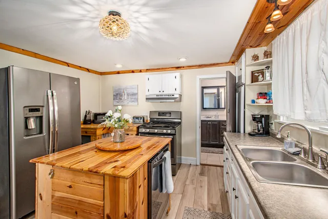 $179,900 | 292 6th Avenue, Manistee, MI 49660