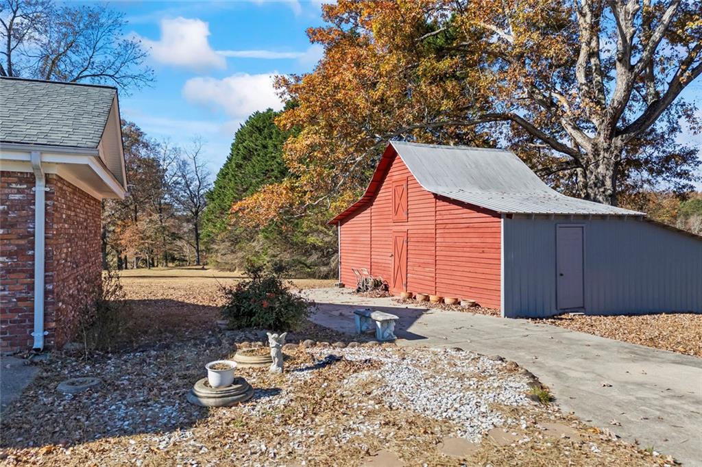102 Mt Moriah Road Auburn, GA 30011 - Photo 33 of 44 a backyard of a house with a large tree