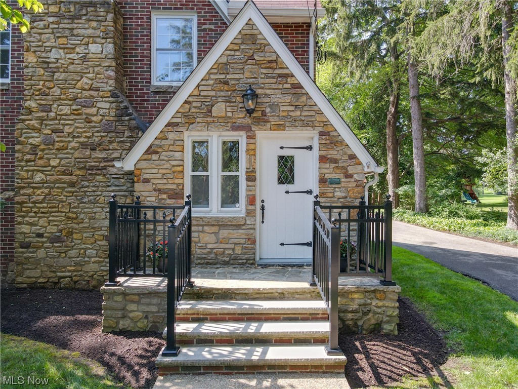 33350 Jackson Road Chagrin Falls, OH 44022 - Photo 3 of 30