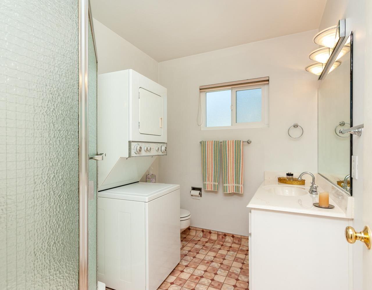 300 Bethany Road, Unit D Burbank, CA 91504 - Photo 13 of 19 Gallery Image 13