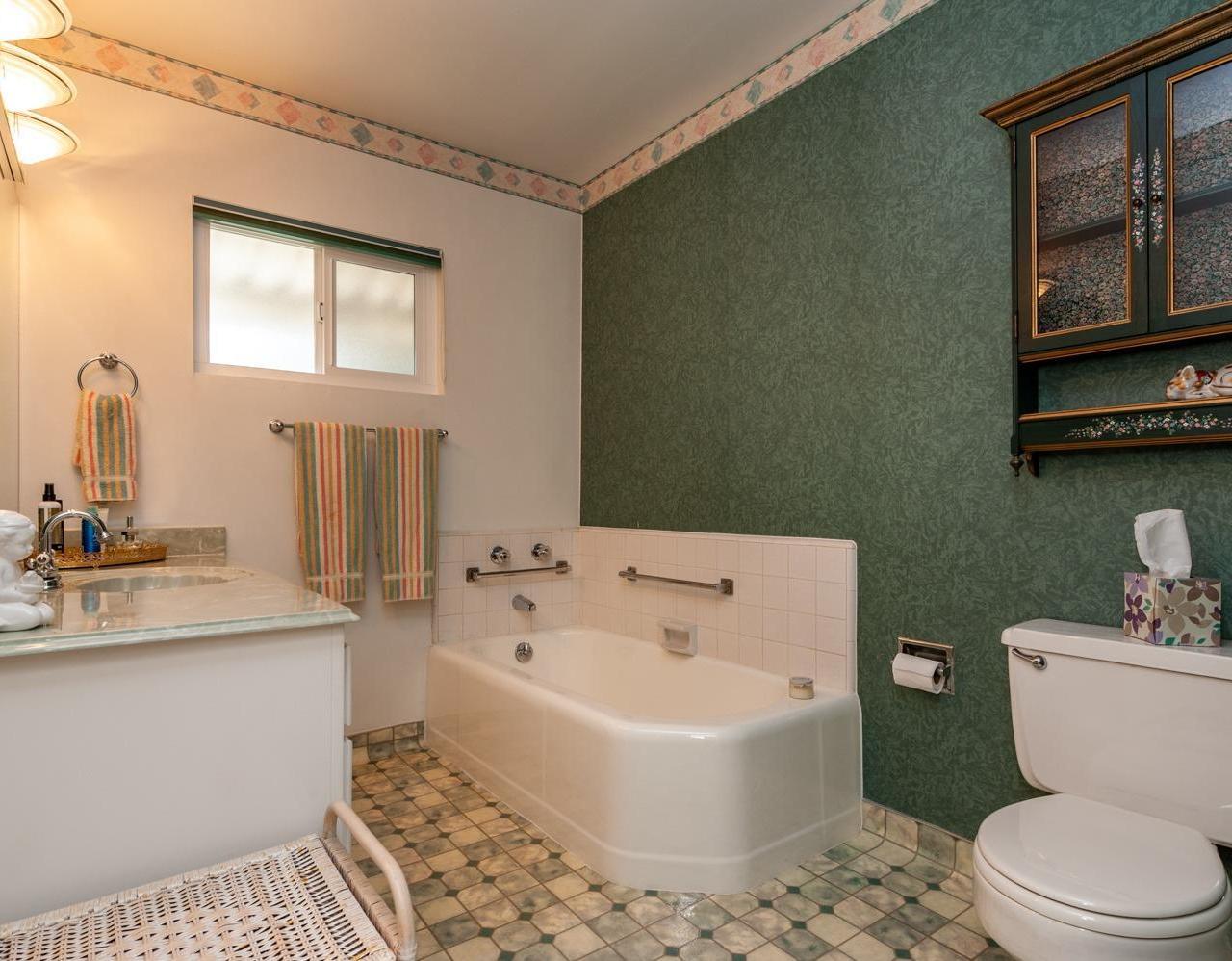 300 Bethany Road, Unit D Burbank, CA 91504 - Photo 16 of 19 Gallery Image 16