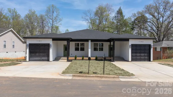 $469,000 | 1141 12th St Drive Southwest, Hickory, NC 28602