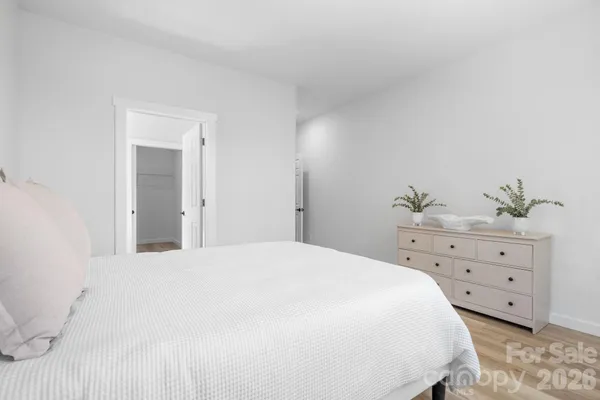 $469,000 | 1141 12th St Drive Southwest, Hickory, NC 28602