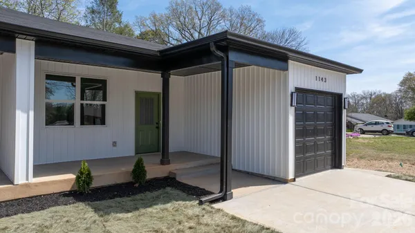 $469,000 | 1141 12th St Drive Southwest, Hickory, NC 28602