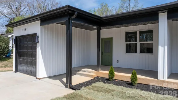 $469,000 | 1141 12th St Drive Southwest, Hickory, NC 28602