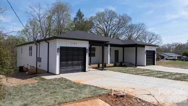 $469,000 | 1141 12th St Drive Southwest, Hickory, NC 28602