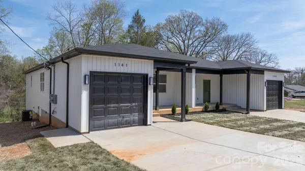 $469,000 | 1141 12th St Drive Southwest, Hickory, NC 28602