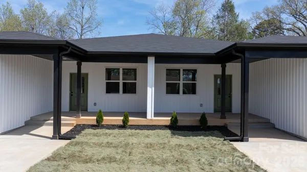 $469,000 | 1141 12th St Drive Southwest, Hickory, NC 28602