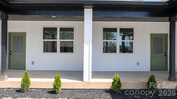 $469,000 | 1141 12th St Drive Southwest, Hickory, NC 28602