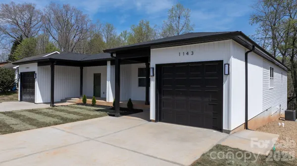 $469,000 | 1141 12th St Drive Southwest, Hickory, NC 28602