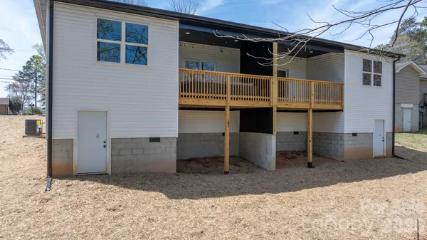 $469,000 | 1141 12th St Drive Southwest, Hickory, NC 28602