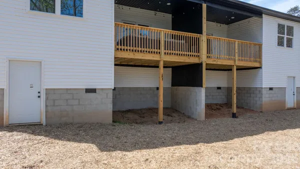 $469,000 | 1141 12th St Drive Southwest, Hickory, NC 28602