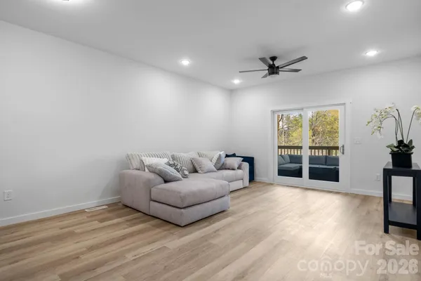 $469,000 | 1141 12th St Drive Southwest, Hickory, NC 28602