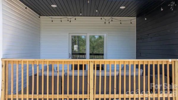 $469,000 | 1141 12th St Drive Southwest, Hickory, NC 28602