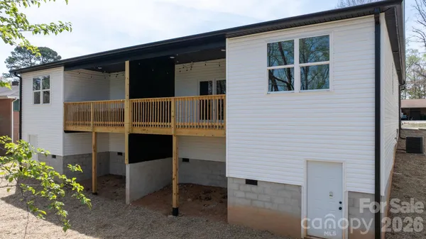 $469,000 | 1141 12th St Drive Southwest, Hickory, NC 28602