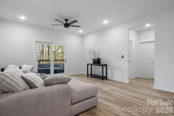 $469,000 | 1141 12th St Drive Southwest, Hickory, NC 28602