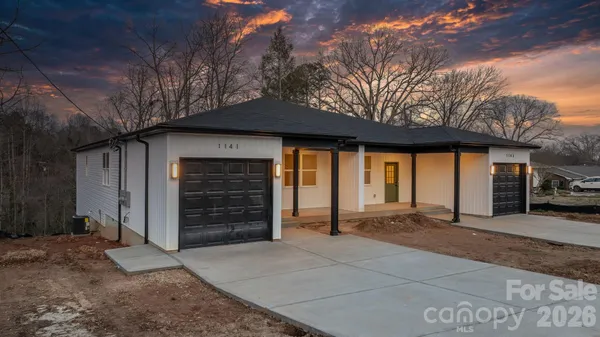 $469,000 | 1141 12th St Drive Southwest, Hickory, NC 28602