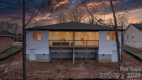 $469,000 | 1141 12th St Drive Southwest, Hickory, NC 28602
