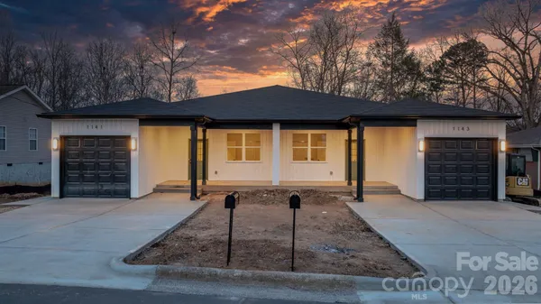 $469,000 | 1141 12th St Drive Southwest, Hickory, NC 28602