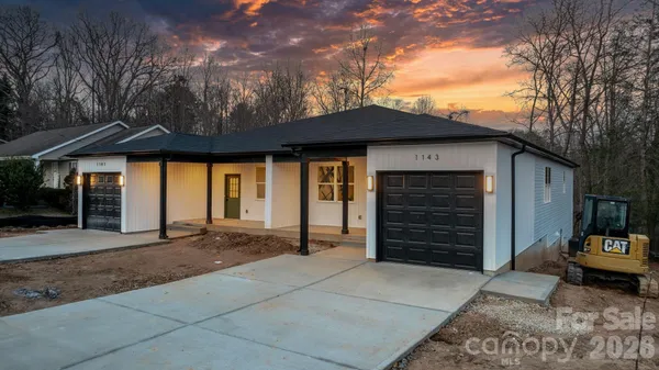 $469,000 | 1141 12th St Drive Southwest, Hickory, NC 28602